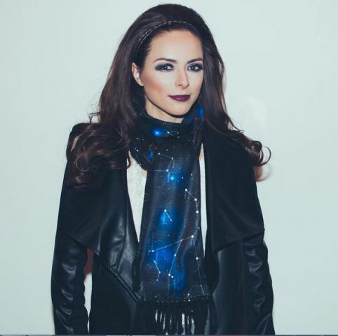 Shenova Fashion, la sciarpa nera