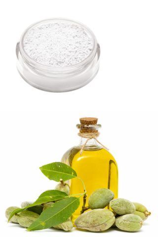Scrub a base di amido di riso e olio di mandorle dolci