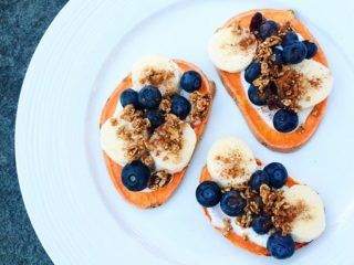 sweet-potato-toast-mirtilli