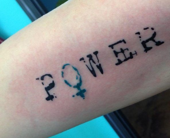 Tatuaggi femministi, potere rosa!