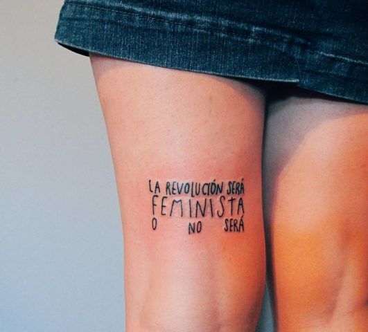Tatuaggi femministi, scritta