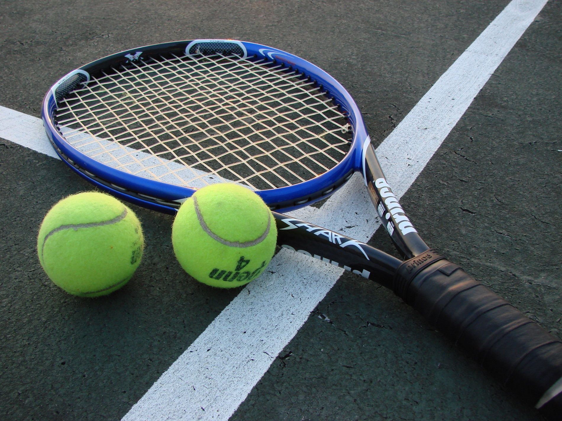 Giocare a tennis in una chiesa sconsacrata si può