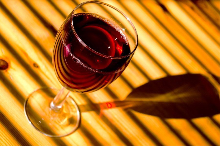 Il vino rosso potete sia berlo che metterlo nell'acqua del bagno