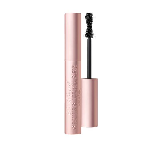 Better Than Sex di Too Faced è uno dei mascara più gettonati, grazie all'applicatore, studiato per permettere alle fibre multidimensionali di garantire una copertura totale delle ciglia. €23,50