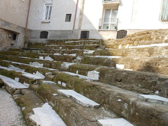 La cavea affiorata