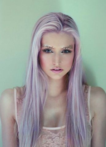 Glitter sulle sopracciglia