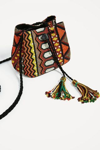 Borsa a secchiello con perline (39,95 €)