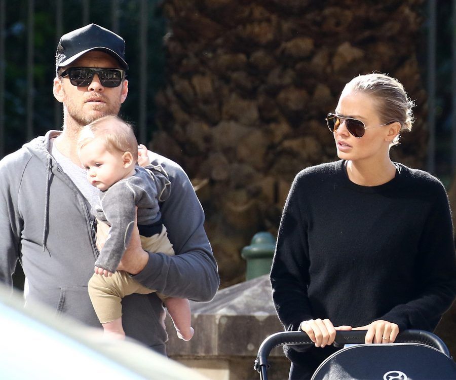 Sam Worthington con la modella Lara Bingle e loro figlio