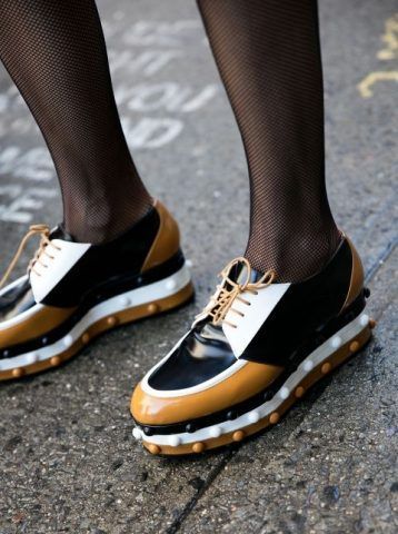 Scarpe con la suola illuminata