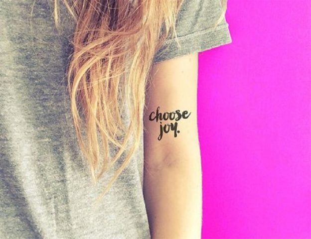 Tatuaggi removibili con il suo nome