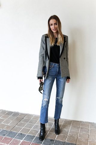 Blazer grigio e jeans - Dal blog Little Blonde Book