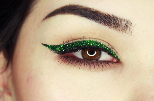 Glitter eye liner