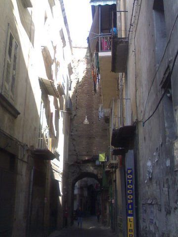 Una delle arcate di via Anticaglia
