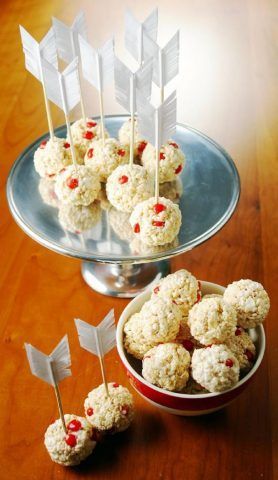 Frecce con palline di riso soffiato e frutti rossi