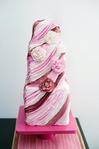 Torta con onde rosa