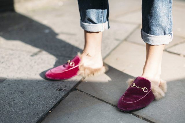 Mules in velluto con pelliccia