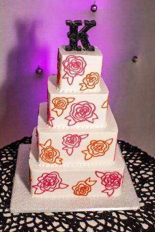 Con rose stilizzate