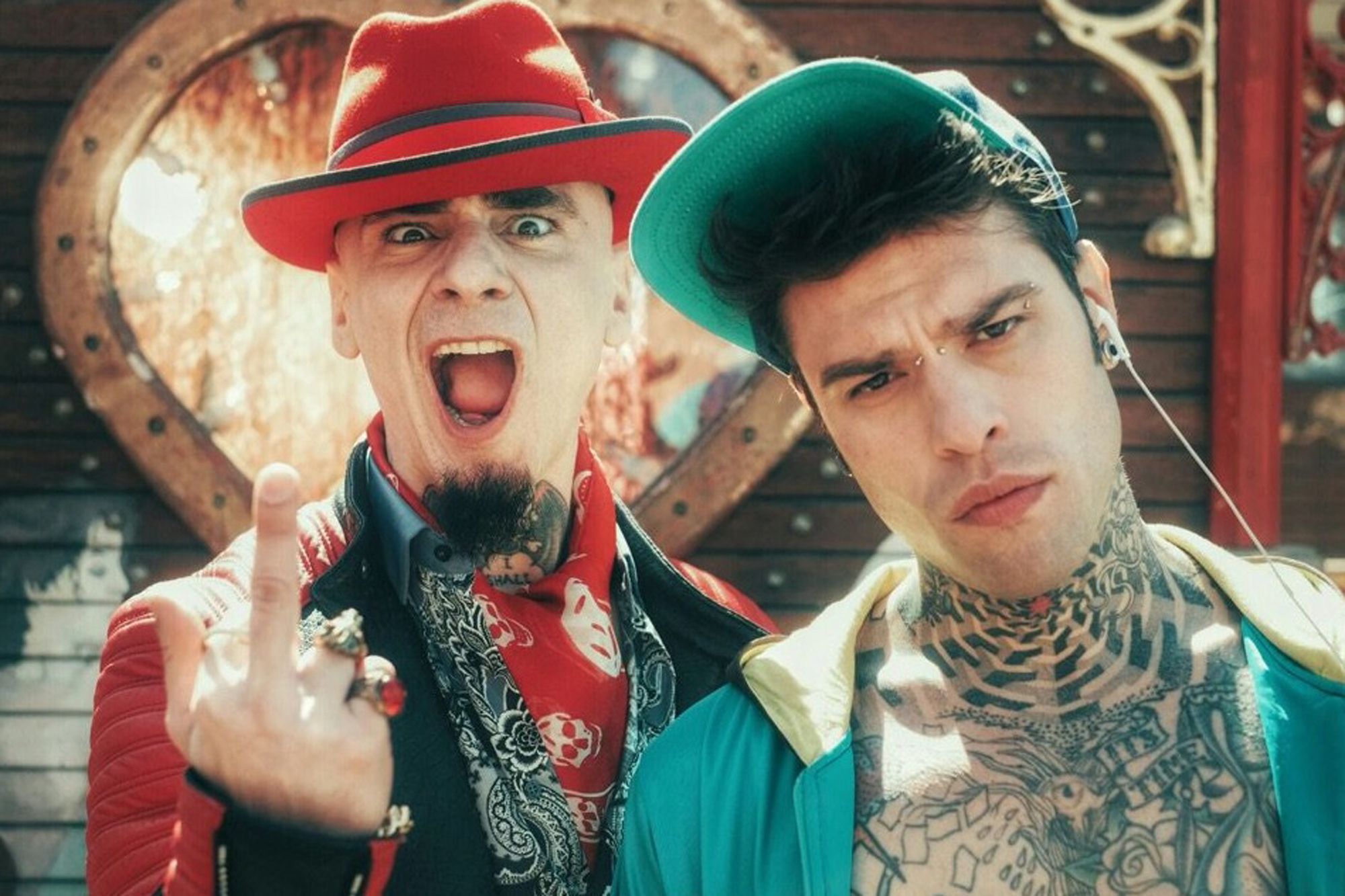 J-Ax e Fedez arrestati per droga… Ma è una bufala!