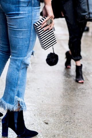 Pochette rigida con pom pom