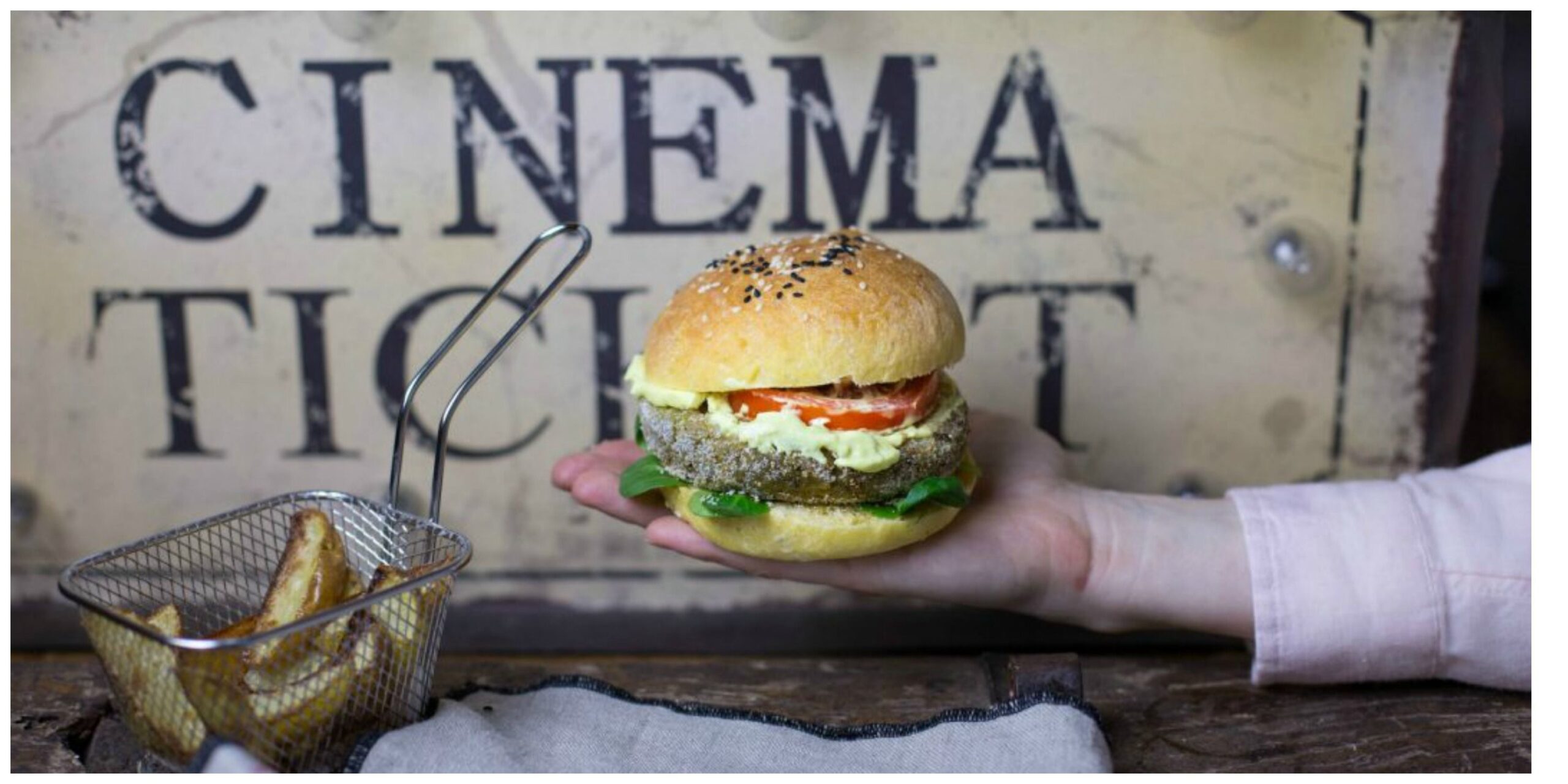 Come si fa un vegan burger con legumi e cereali