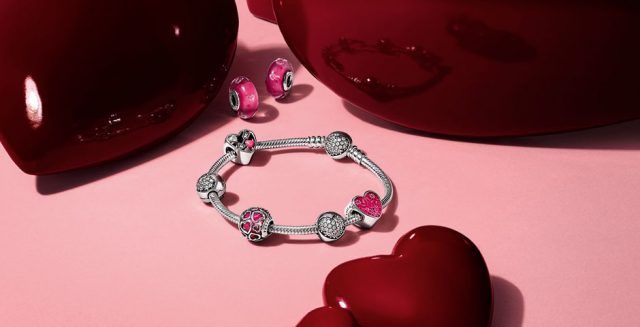 Bracciale con charms a partire da €80 Pandora