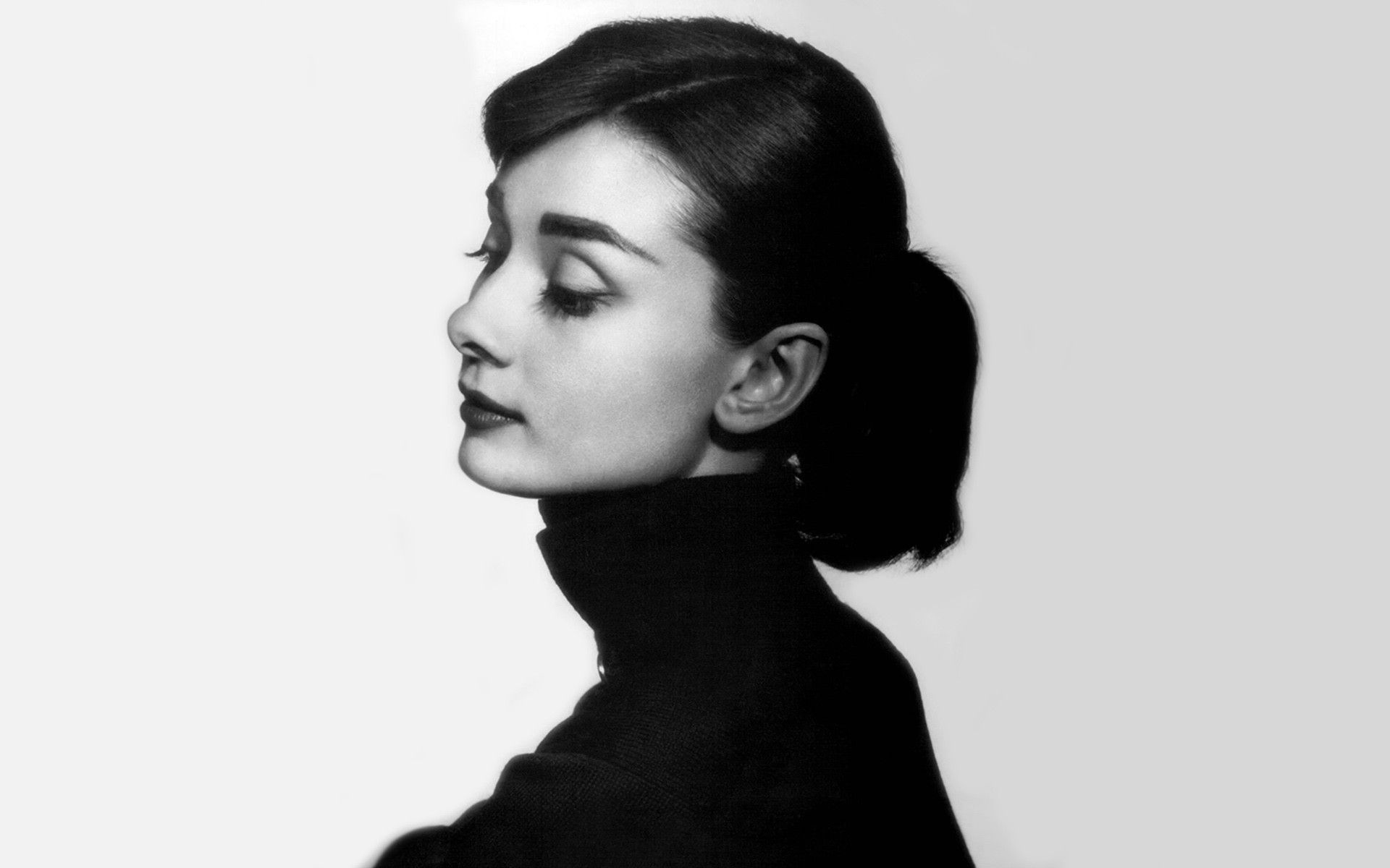 Audrey Hepburn: “la Diva con gli occhi da cerbiatta” torna a far parlar di sè
