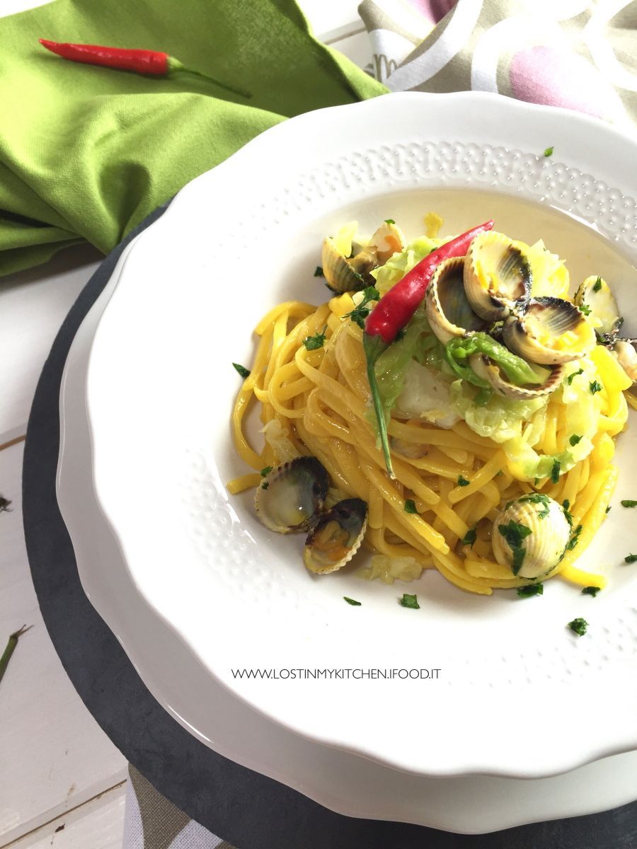 Linguine allo zafferano con verza e peperoncino