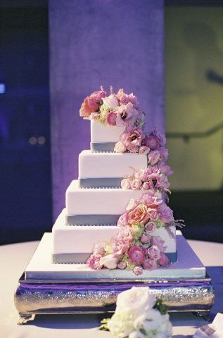 Con una cascata di fiori