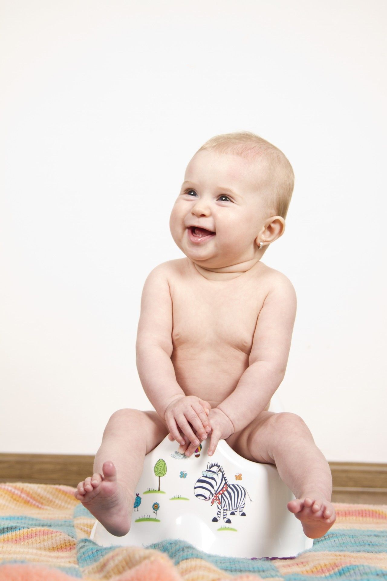 child-sitting-on-the-potty