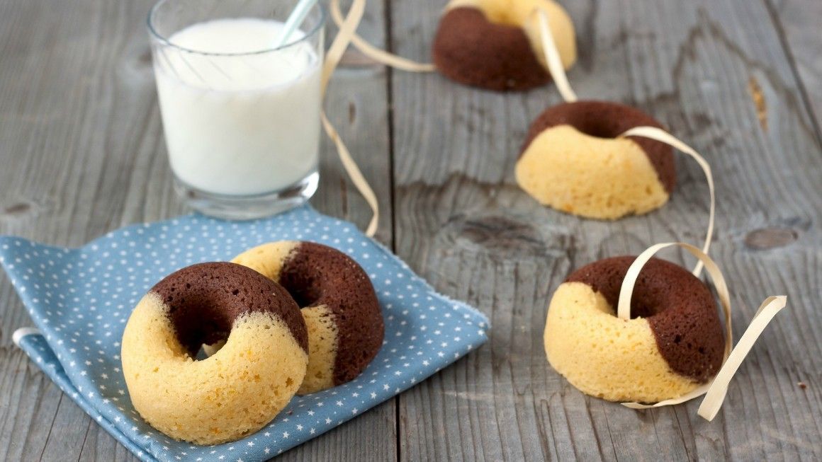 Come si preparano le ciambelline bicolore per la prima colazione