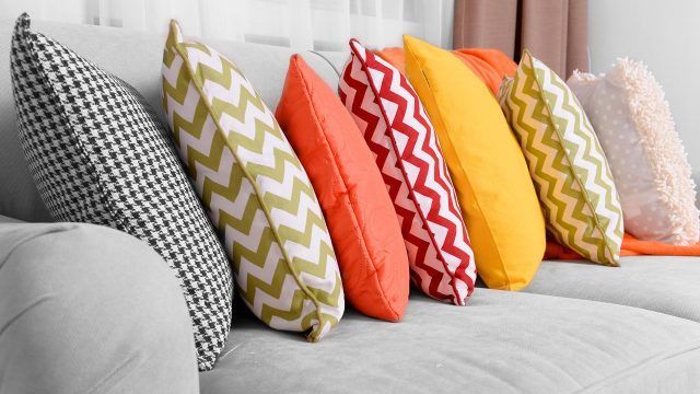 Cuscini Arredo Colorati.Come Arredare Casa Con I Cuscini Bigodino