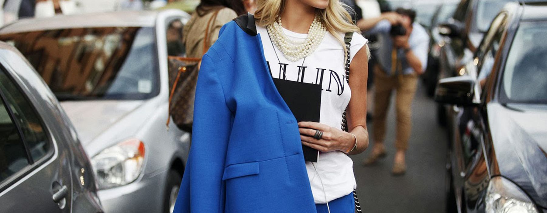 Tendenza blu: i capi e gli accessori must