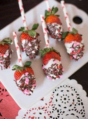 Lollipop di fragole e cioccolato