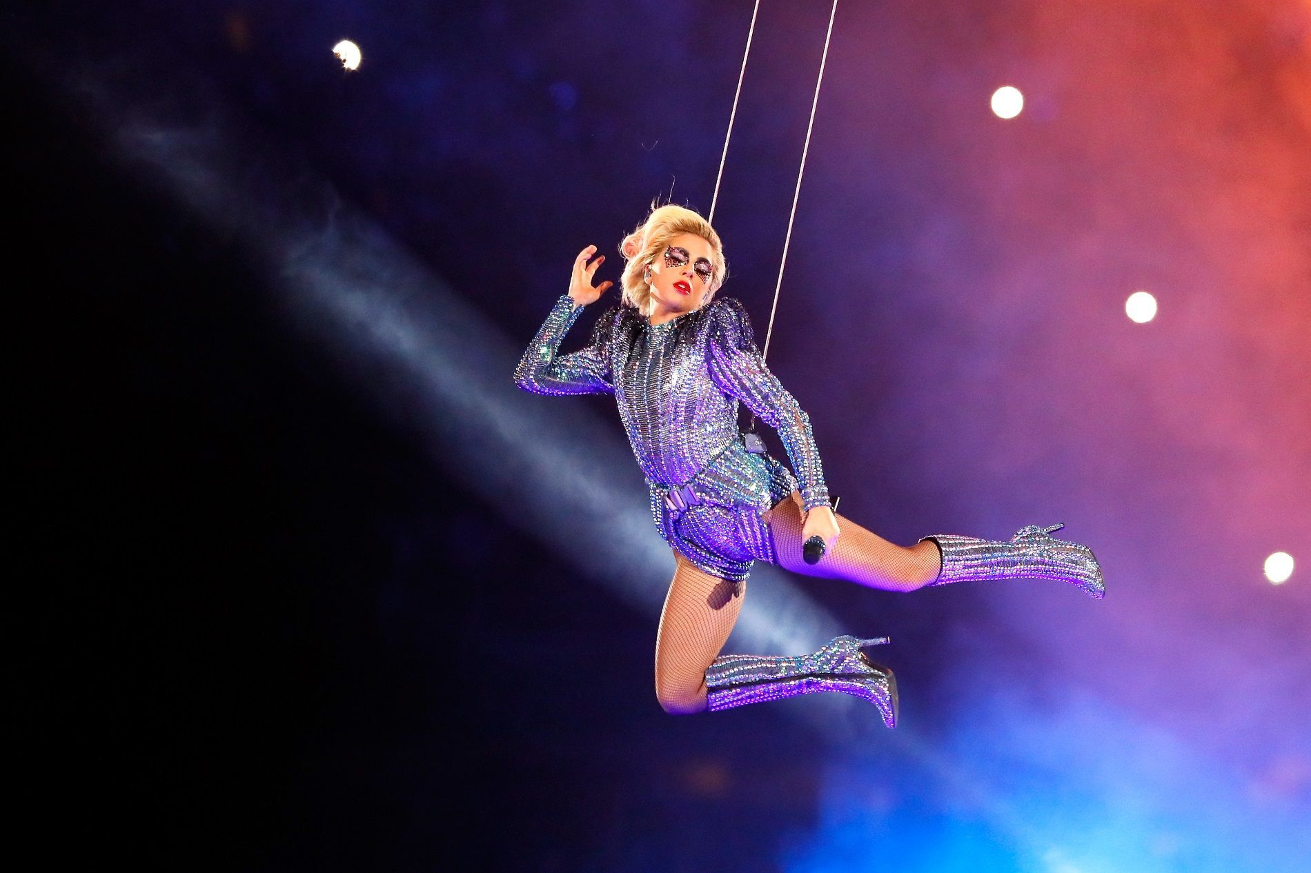 Lady Gaga al Super Bowl 2017: ingresso e uscita nello stadio vi faranno accapponare la pelle