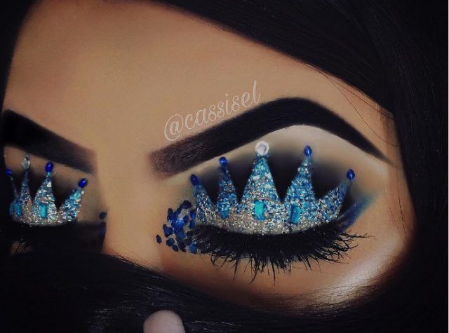 Make up occhi con corona nei toni del blu