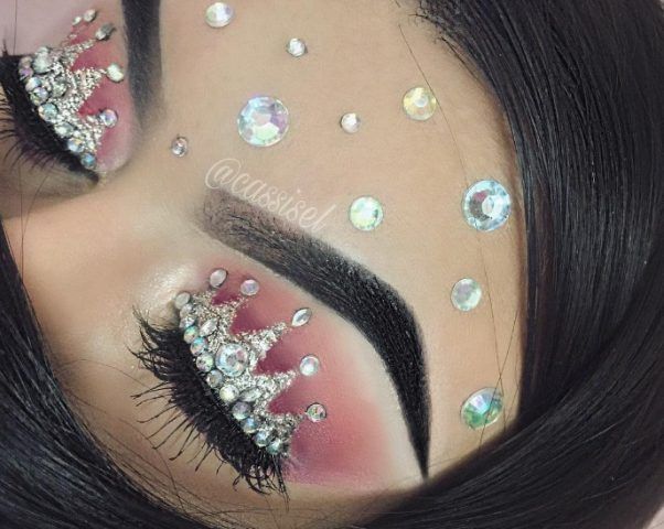Make up occhi con corona sopra le ciglia