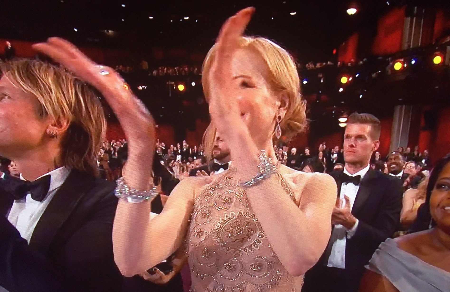 Nicole Kidman non sa applaudire e questo video lo dimostra