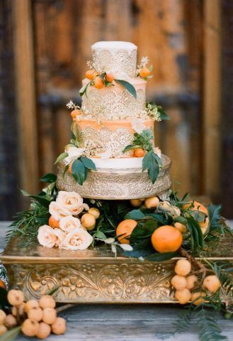 Torta con decori arancio
