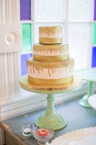 Torta con decorazione oro