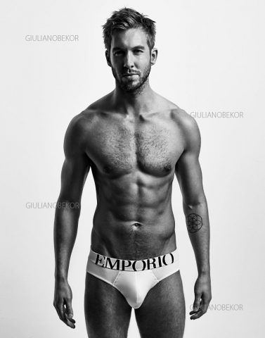 In posa per Calvin Klein