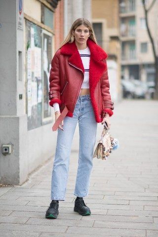 La fashion editor Veronika Heilbrunner, ha scelto il rosso per la sua MFW e non sbaglia un colpo!