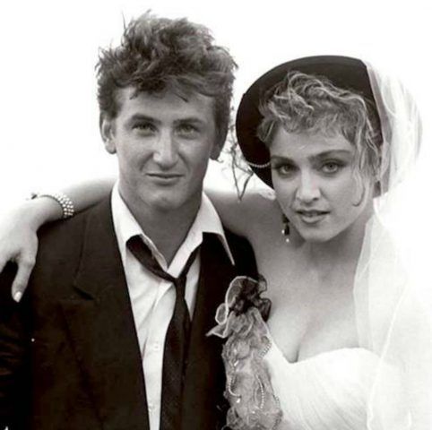 Madonna e Sean Penn, si conoscono e si sposano nel 1985, per poi divorziare tre anni dopo: la cantante ha accusato l'attore di violenza!