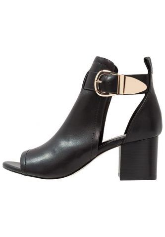 Stivaletti River Island €45