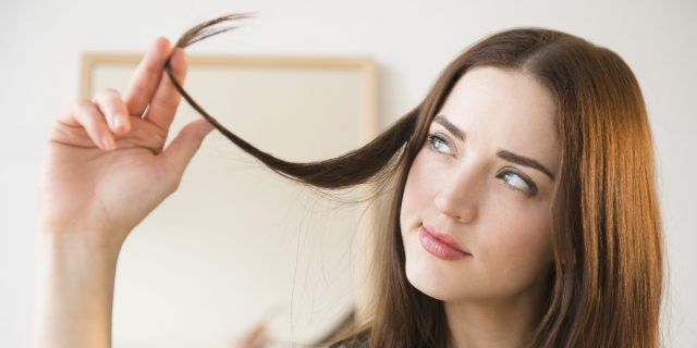 Togliete il panno, sciogliete le ciocche e pettinate con cura i passaggi.