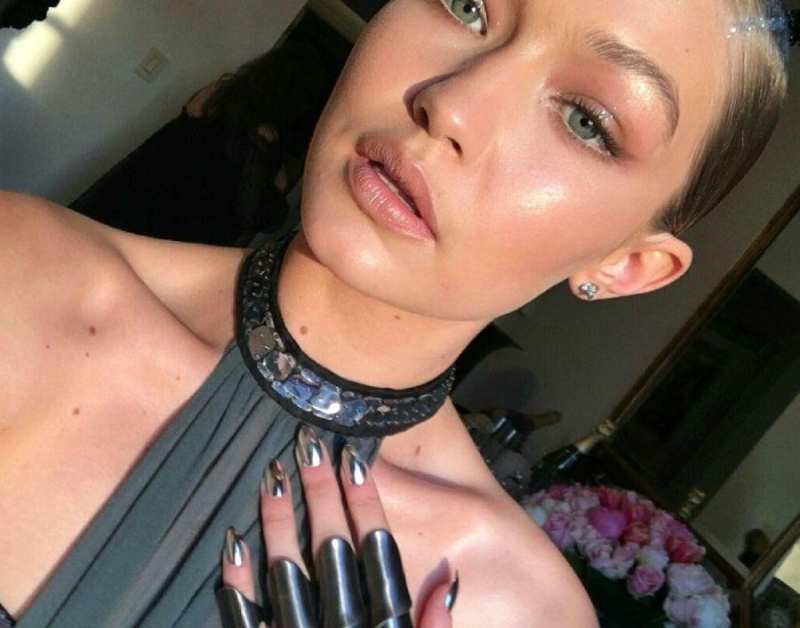 gigi-hadid-wearing-kiss-nails-for-met-gala-2016-nails-by-mar-y-soul-1