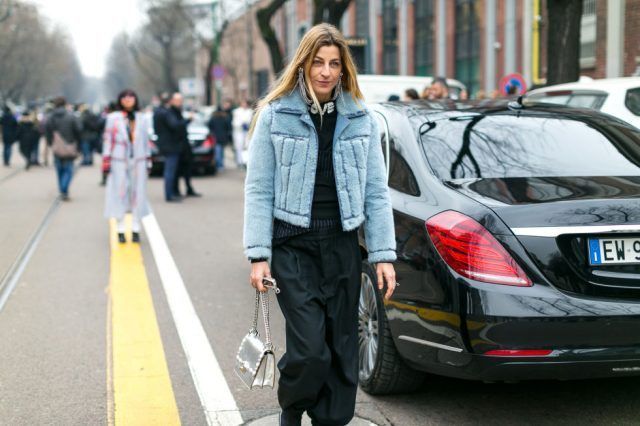 Un tocco di colore su look black.