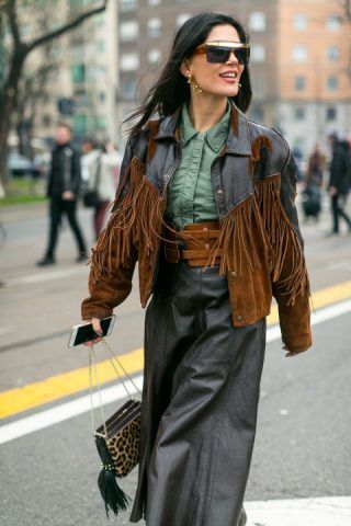 Il look da cawgirl di tendenza.