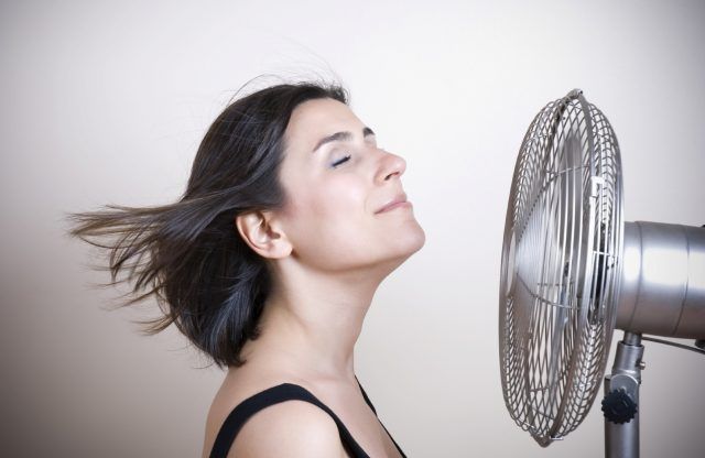 Le vampate di calore sono solo uno dei sintomi fisici, ma ce ne sono anche molti altri che influiscono sulla nostra vita.
