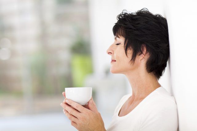 Durante la menopausa è bene curare l'alimentazione e non dimenticarsi di fare un po' di sana attività fisica.