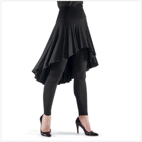 Gonna elegante con pantaloni neri